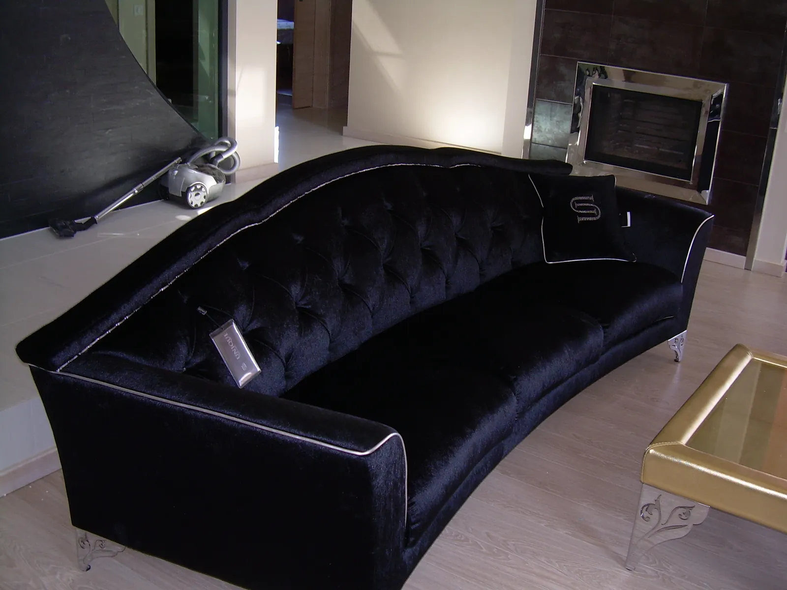 Completed interior with Italian furniture, LA CASA DESIGN reference 4