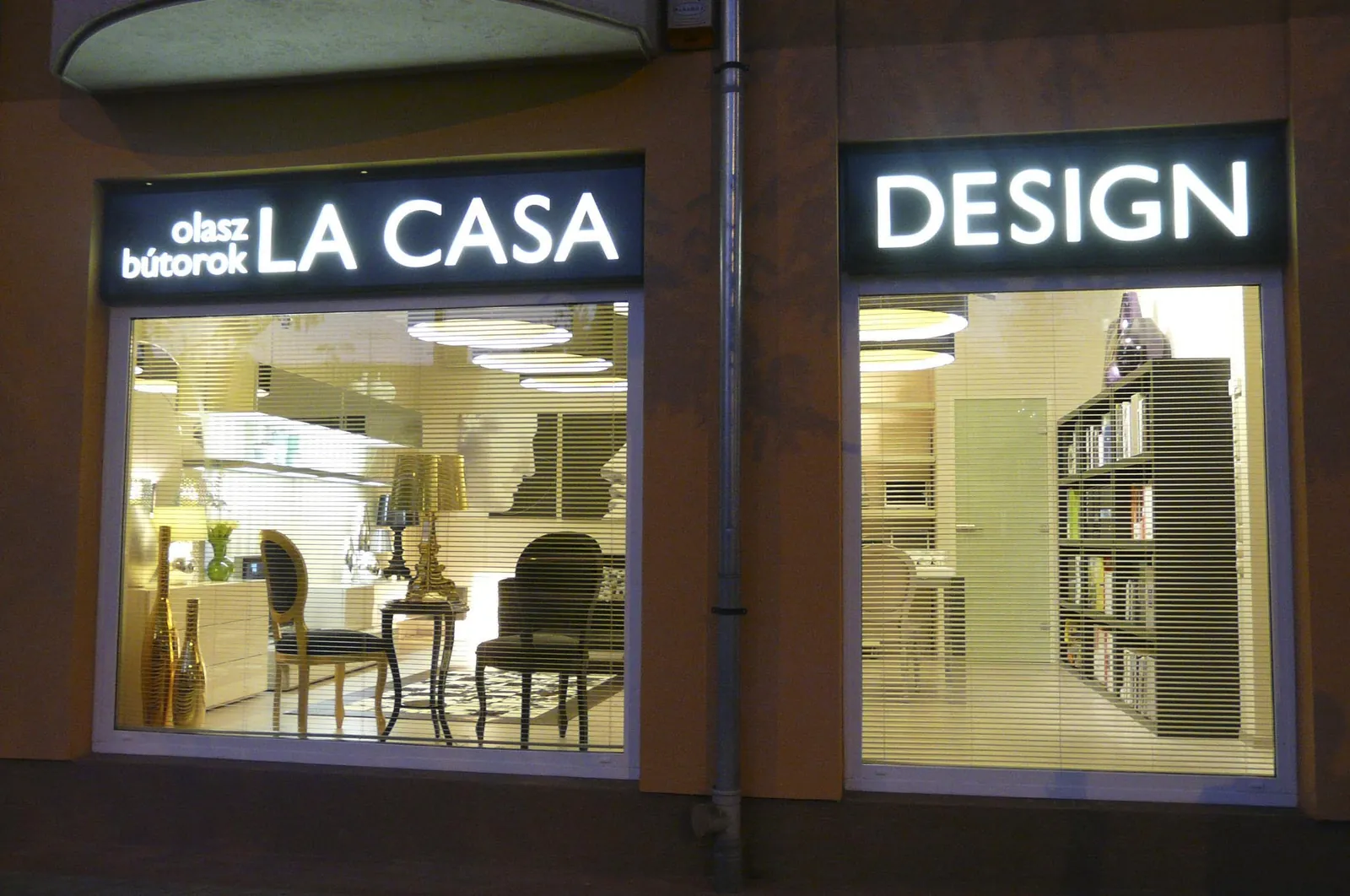 A LA CASA DESIGN debreceni bemutatóterme olasz bútorokkal (10)